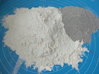黑香米面火腿花卷的做法步骤:2
