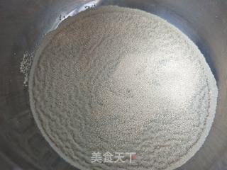 黑香米面火腿花卷的做法步骤:3
