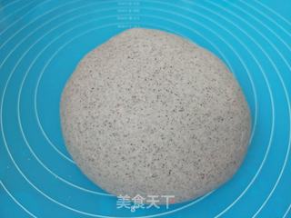 黑香米面火腿花卷的做法步骤:4