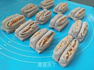 黑香米面火腿花卷的做法步骤:12