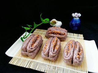 黑香米面火腿花卷的做法步骤:15
