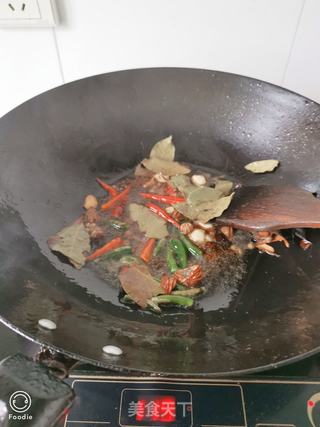 牛腩烧土豆和胡萝卜的做法步骤:7