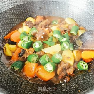 牛腩烧土豆和胡萝卜的做法步骤:17
