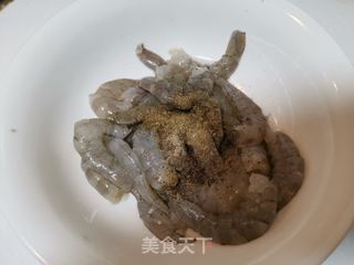 牛牛的减肥餐—辣炒虾仁的做法步骤:2