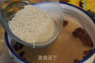 红枣枸杞黑小米粥的做法步骤:3
