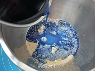 蓝蝴蝶彩豆包的做法步骤:3