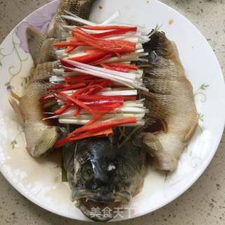 清蒸鲈鱼的做法步骤：4