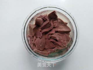 豆芽猪肝汤的做法步骤:2