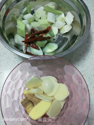香辣花甲的做法步骤：1