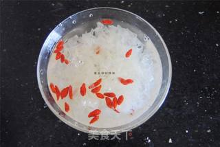 梨肉银耳润肺饮的做法步骤:3