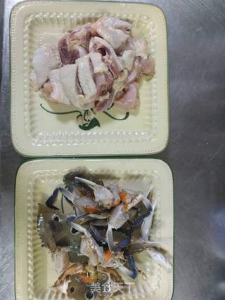 蟹焖鸡的做法步骤：2