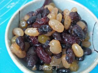 三合面彩豆卷的做法步骤:5