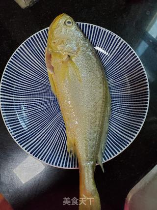 糖醋鱼的做法步骤：1