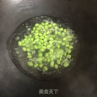 腊肠毛豆蛋炒饭的做法步骤：2