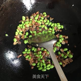 腊肠毛豆蛋炒饭的做法步骤：5