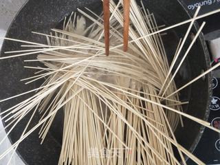 热干面的做法步骤:2