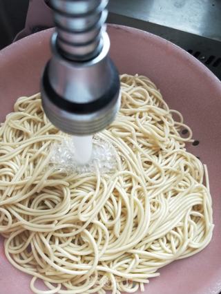 热干面的做法步骤:3