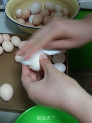 自制流沙咸蛋的做法步骤:2