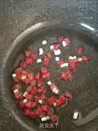 土豆腊肠豇豆焖饭的做法步骤:3