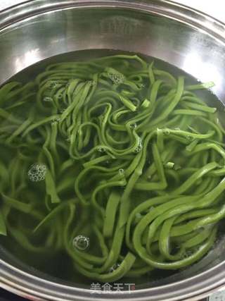 手擀菠菜面的做法步骤:13