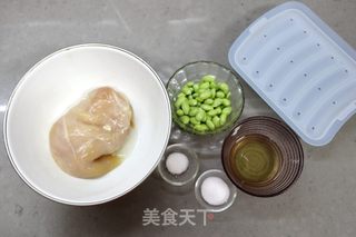 鸡肉青豆香肠的做法步骤：1