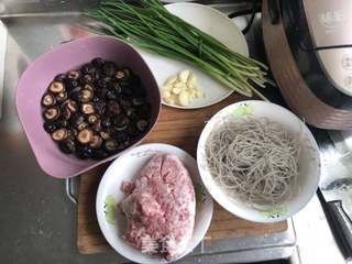 小葱香菇肉包的做法步骤:2