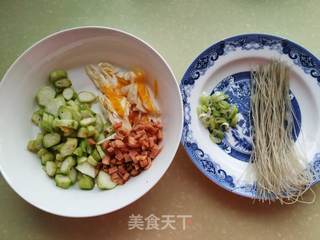油条丝瓜汤的做法步骤:2