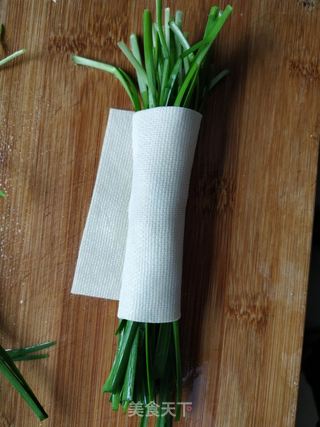 烤豆皮卷韭菜的做法步骤:3