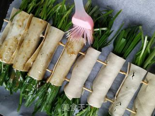 烤豆皮卷韭菜的做法步骤:7