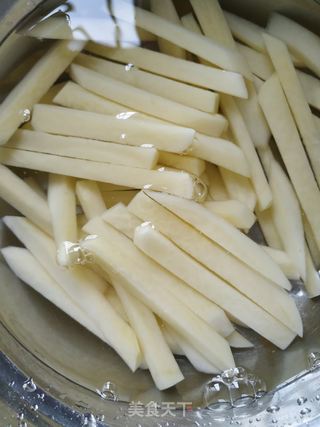 土豆薯条(烤箱版)的做法步骤:2