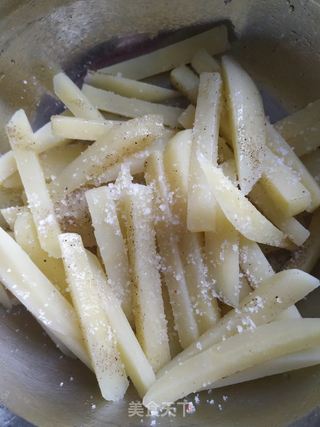 土豆薯条(烤箱版)的做法步骤:6
