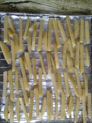 土豆薯条(烤箱版)的做法步骤:7