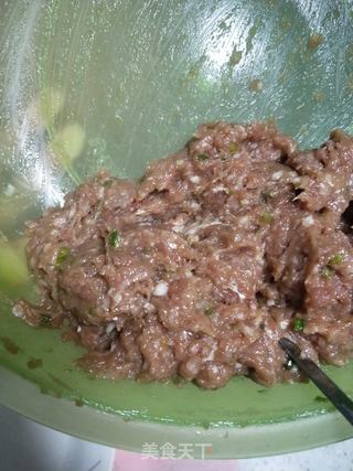鲜肉咸蛋黄馄饨的做法步骤:4