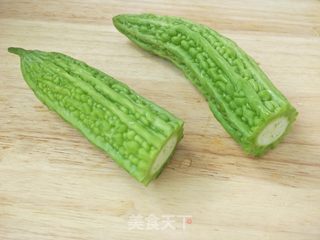苦瓜鸡蛋饼的做法步骤:2