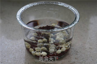 枸杞桂圆莲子汤的做法步骤:4