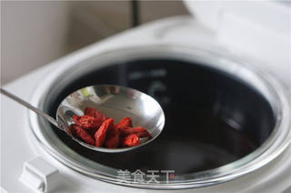 枸杞桂圆莲子汤的做法步骤:8
