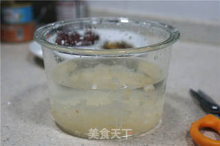银耳红枣枸杞粥的做法步骤:2