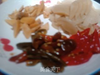泡萝卜鲫鱼汤的做法步骤:4