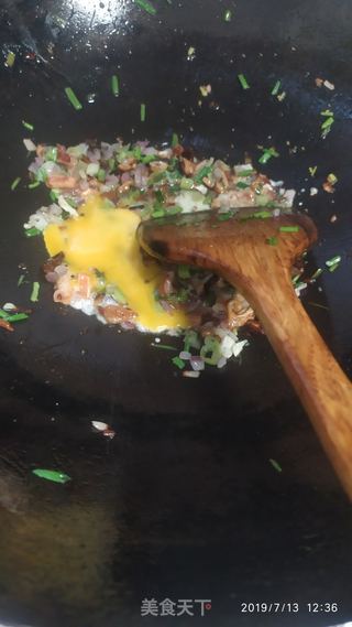 香菇鱿鱼炒凉面的做法步骤:5