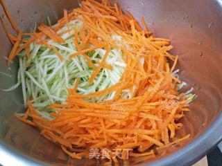 东北玉米面菜团子的做法步骤:2