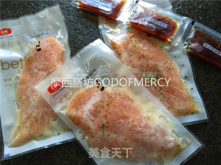 四分钟搞定香嫩鸡胸肉,不用一滴油的做法步骤:2