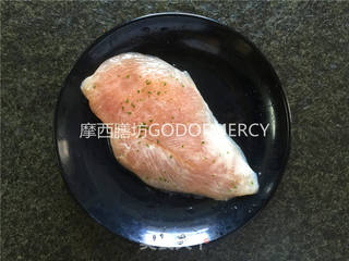 四分钟搞定香嫩鸡胸肉,不用一滴油的做法步骤:3