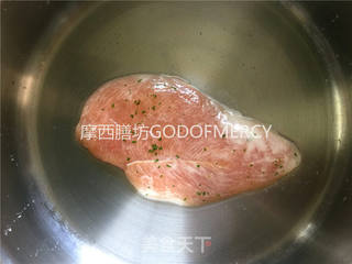四分钟搞定香嫩鸡胸肉,不用一滴油的做法步骤:5