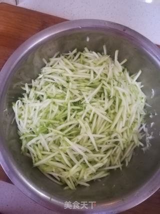 玉米面蒸饺的做法步骤:3