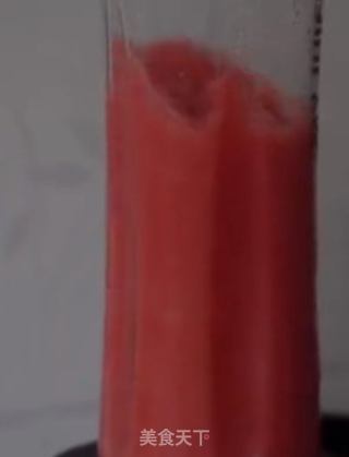 西瓜新吃法|西瓜冰棍,清甜爽口,做法简单,夏季必备!的做法步骤:2