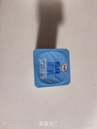 哈密瓜拌沙拉酸奶的做法步骤：2