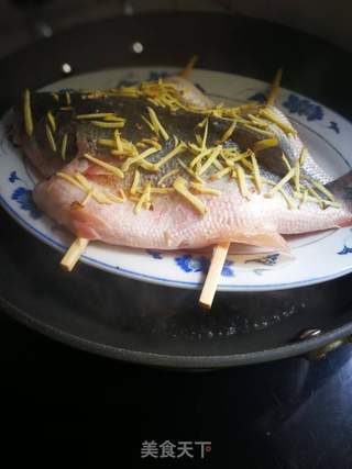 清蒸鲈鱼的做法步骤:5