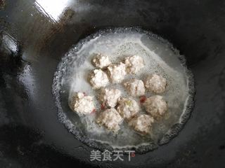 胡萝卜丝瓜丸子汤的做法步骤:2