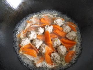 胡萝卜丝瓜丸子汤的做法步骤:3