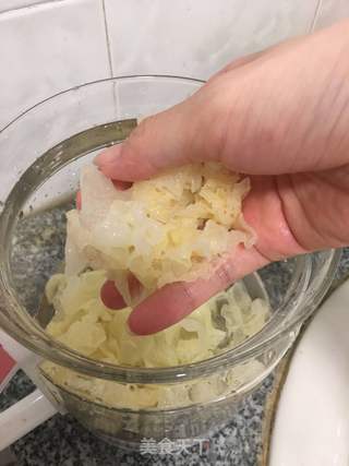 鲜银耳红枣糖水(养生壶版)的做法步骤:3